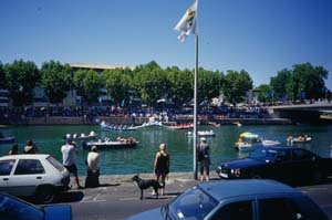 Sfida a bordo di scialuppe sull'Herault ad Agde