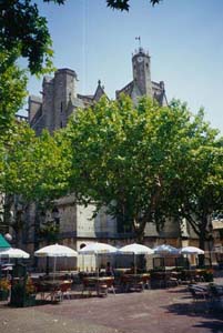 Piazza della chiesa di Capestang