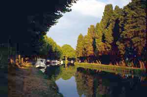 Il canale al tramonto a Marseillette