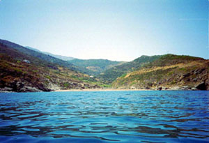 Spiaggia dopo lo scoglio loumakia