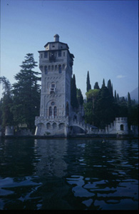 il lago da un ricovero barche