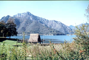 Il lago e la palafitta da Molina di Ledro